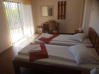 Отели типа «постель и завтрак» Casa Irinella Сату-Маре Двухместный номер с 2 отдельными кроватями-2